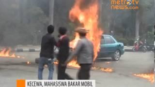 Kecewa Dengan Bupati Pamekasan Mahasiswa Bakar Mobil