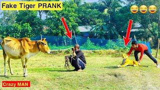 Fake Tiger Vs Crazy Man Prank Video 2023  So Funny Man REACTION With Fake Tiger  By ComicaL TV