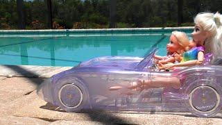 Water car  Elsa & Anna toddlers - pool fun - Barbie dolls