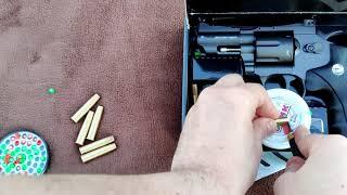 Стрельба пульками Блик  при помощи латунных картриджей из револьвера Borner.