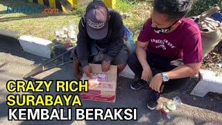 Lagi Tom Liwafa Bagikan Kardus Berisi Uang ke Warga