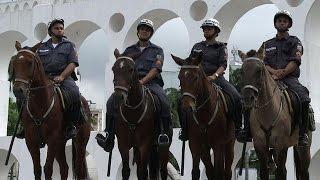 Rio des policiers à cheval pour renforcer la sécurité