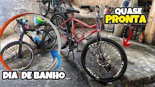 A bike monark vermelha está quase pronta Dia de manutenções nas bicicletas A aro 29 ficou limpa