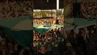 A quantidade de bandeira do Brasil no @tomorrowland  Vocês são demais 