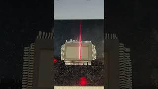 Что внутри звукового чипа? Вскрытие чипа лазерным гравером #shorts #laser