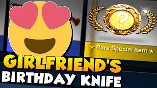 CSGO - My GIRLFRIEND opens a KNIFE on her BIRTHDAY D