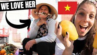 Honest Auntie Gets Reward in Da Lat Vietnam 