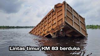 DRAMATIS EVAKUASI MOBIL TRUK TRONTON DI TITIK BANJIR PALING  DALAM