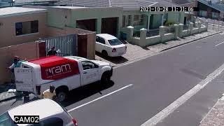 Crazy Armed Robbery Caught on Camera - Daylight Robbery - Cape Town South Africa