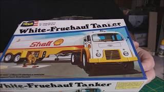 Revells 148 White Fruehauf Tanker.