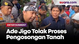 Aksi Ade Jigo Menolak Proses Pengosongan Tanah Warisan Keluarganya