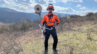 Cutting bushes and young tree trunks with Stihl Fs 560-C with 225 mm circular saw blade carbide.