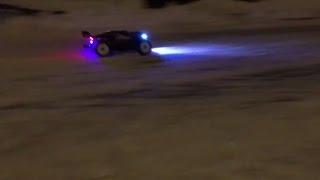 E-Revo Brushless TRAXXAS 110 монстр   вхождение в поворот.