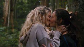 Toni and Shelby kiss 2x05  The Wilds