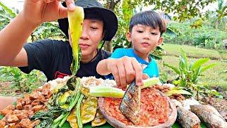 SAMBAL TERASI IKAN GORENG TUMIS MANIS PAKCOY TEMPE SAOS TIRAM. #makandikebun #mukbanglalapan