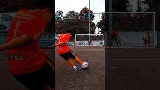 Knuckleball free kick best technique #football #skony #knuckleball