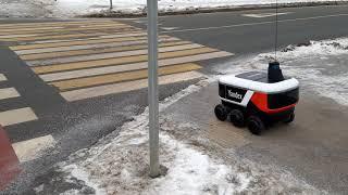 Yandex delivery UGV travelling through Skolkovo