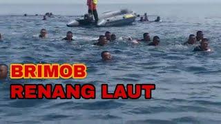 Siswa pusdik Brimob watukosek renang laut