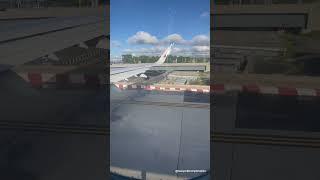 Taxiing over Van Wyck Expressway I-678 at New York JFK Airport on American Airlines A321-231 N110AN