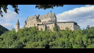 Красивый замок и очаровательный городок Вианден Vianden.Люксембург.Путешествие на машине по Европе