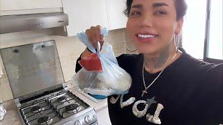 Cocinando con la tía Paola el pollo que no llegó ayer los chilaquiles quedaron muy secos jajaja