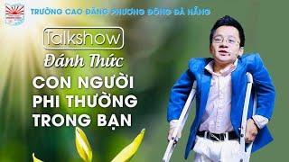 Diễn giả Nguyễn Sơn Lâm với sinh viên Trường CĐ Phương Đông Đà Nẵng