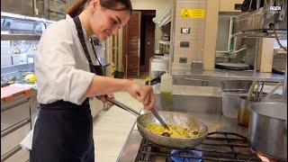 Italian Chef shares easy Spaghetti alle Vongole Recipe - Food in Florence