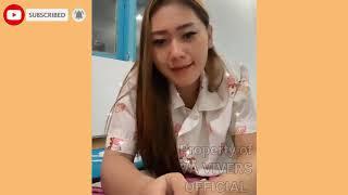 Vita lagi Santuy Rebahan sambil Live Streaming