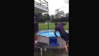 Tom Huddlestone does the ALS Ice Bucket Challenge