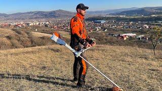 Cutting dry grass in December with Stihl Fsa 135 with 250 mm brush knife.