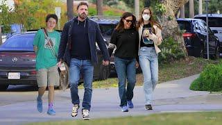 Jennifer Garner & Ben Affleck drop Violet at Yale University for the first time since their divorce