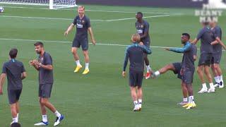 Liga Champions  Latihan Barcelona Jelang Hadapi Bayern Munchen