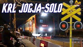 AKHIR TAHUN Hunting Malam KRL dan Senja Utama Solo di Perlintasan Palang Geser Tugu Jogjakarta