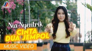 Nia Nyentrik - Cinta Dua Jempol Official Music Video