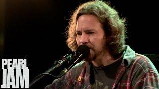 Society Live - Eddie Vedder ft. Liam Finn - Water on the Road