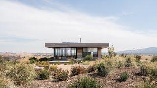 How a ‘Less Is Best’ Approach to the Landscape Design Settled the Off-Grid Home