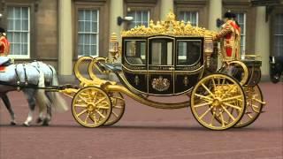 Queen rides new carriage made from Isaac Newtons apple tree