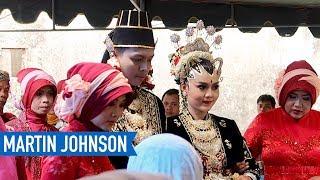 TRADITIONAL INDONESIAN WEDDING RECEPTION