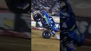 Velociraptor SLAP WHEELIE #monsterjam #monstertrucks #fullsend #wheelie #motorsport #shorts