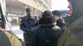 Полиция в Чите беседует с участниками несогласованной акции протеста - 31 января 2021 года