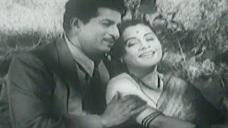 Kokil Kuhu Kuhu Bole - Lata Mangeshkar  Kanyadaan  Marathi Movie Romantic Song