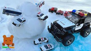 Police Car & Car Carrier Look for 12 Police Cars & Fire Trucks in Snow 【Kumas Bear Kids】
