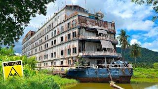 Un Tipo Atrapado en Una Isla Desierta Encuentra Accidentalmente un Crucero Abandonado