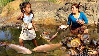 Top survival of mother with daughter in forest- Catch and cook fish & snail +2food more videos