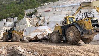 Huge Komatsu WA800 & WA900 Wheel Loaders Try To Lift Huge Marble Column - Birros Marble Quarries