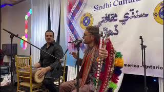 ENGLISH MAN SINGING IN SINDHI AT TORONTO