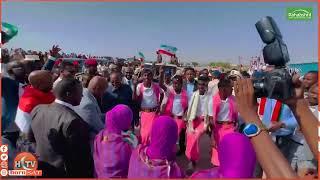 Madaxwaynaha Somaliland Muuse Biixi Cabdi oo dhaanto la Ciyaaraya Dhalinyaro.