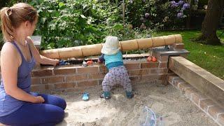 Sandkasten selber bauen  mit Wasserspiel und Bank