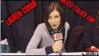 Lauren Cohan Meeting Fans & Giving Stage Right Secrets A Shoutout