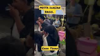 Sekeluarga Pesta duruan